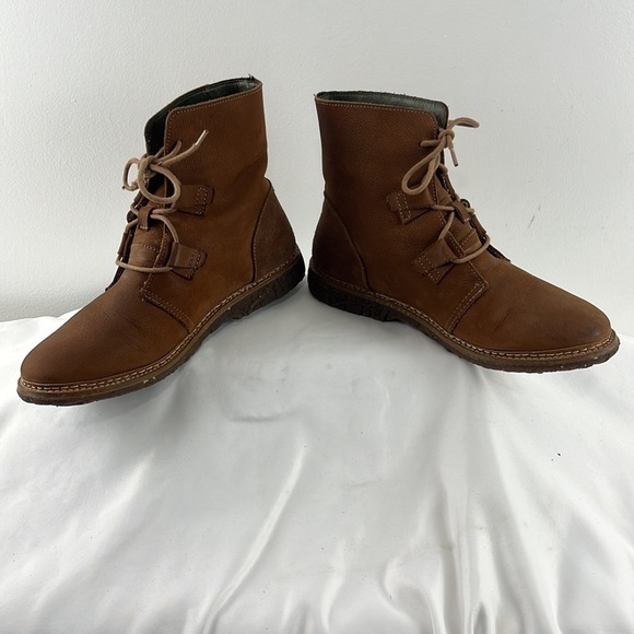 El Naturalista Brown Nubuck Lace-Up Boots - Picture 3 of 8
